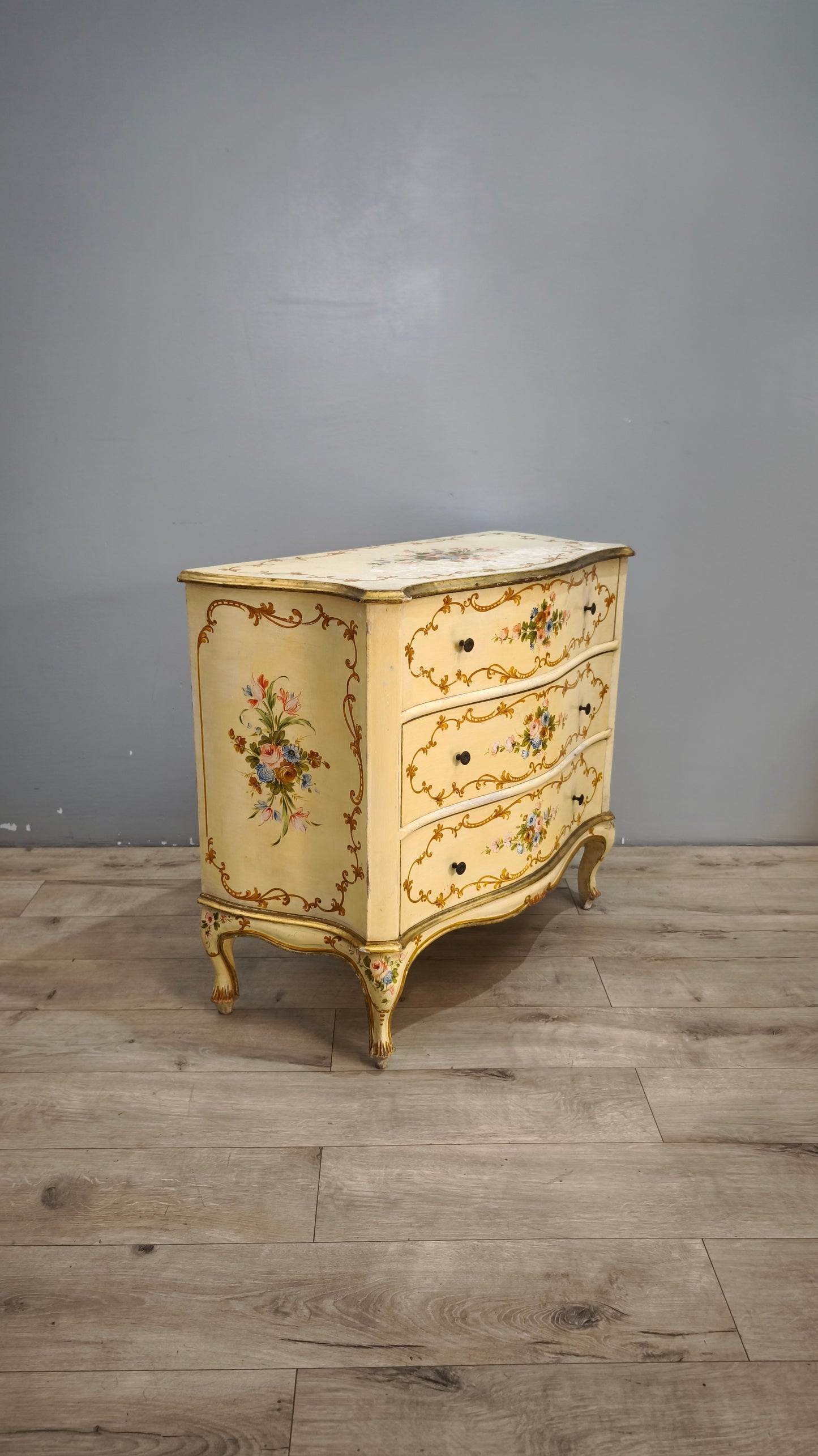 92990 Comò dipinto in stile veneziano