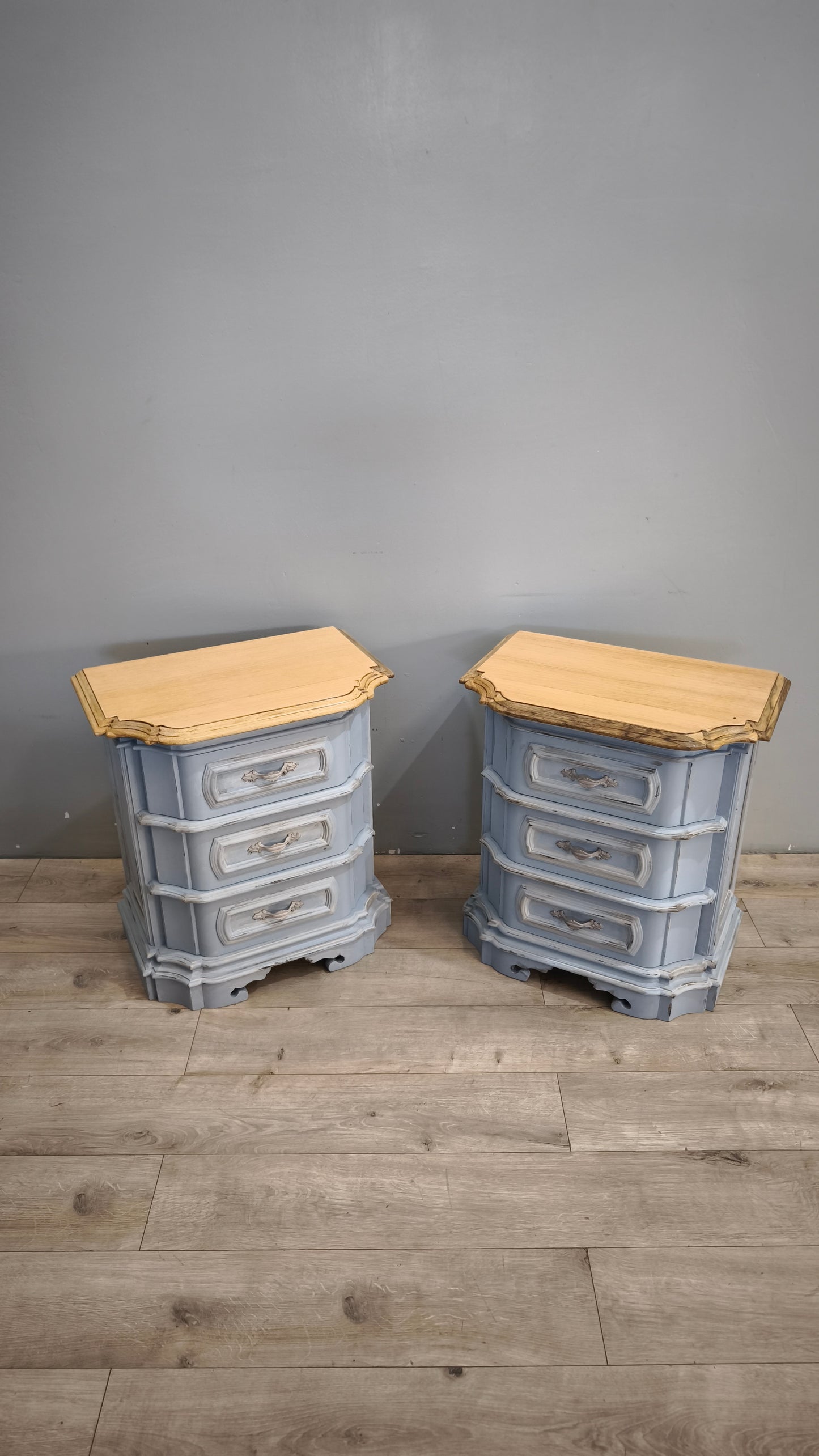 93018 Coppia comodini verniciati con piano in legno