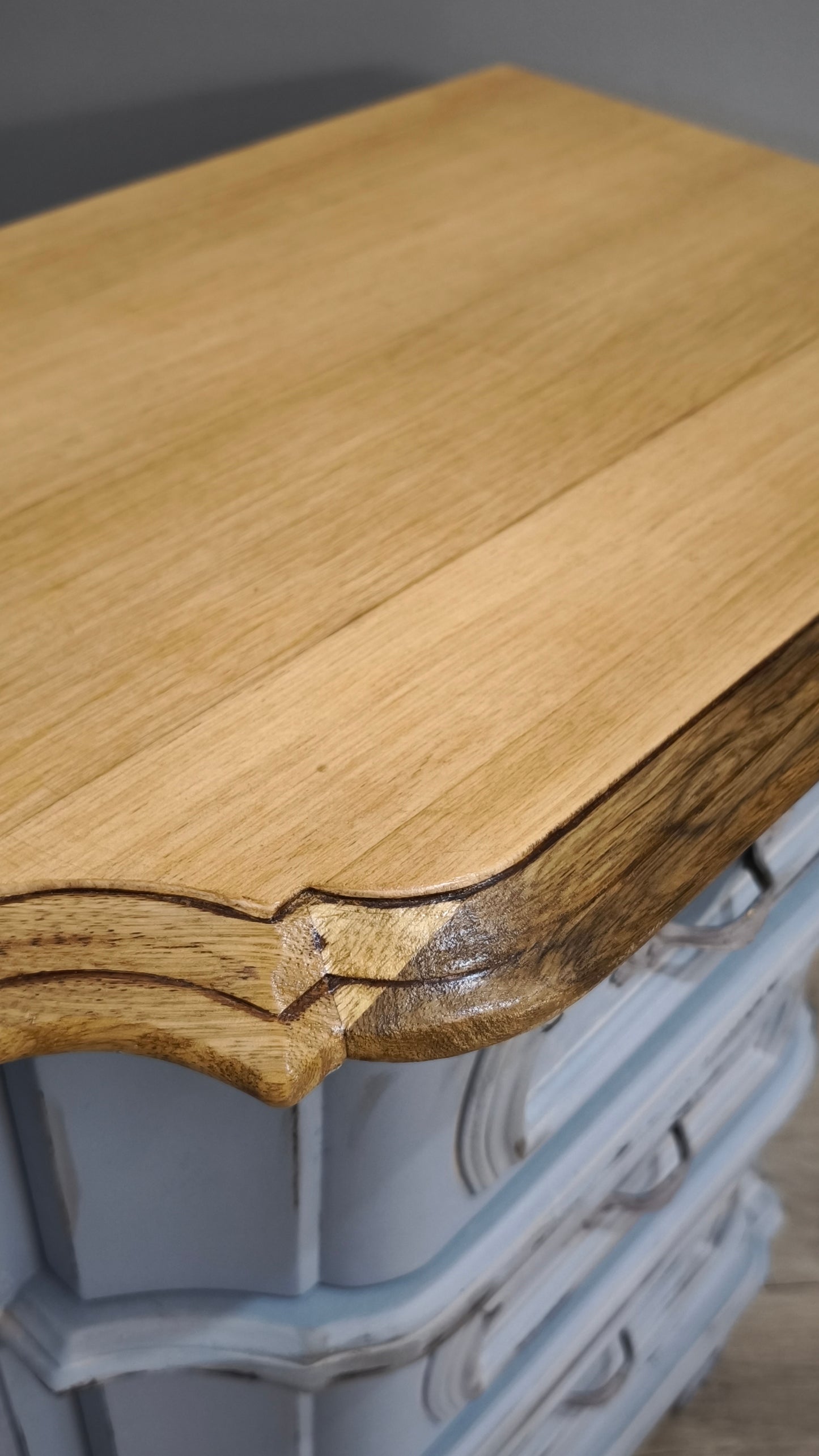 93018 Coppia comodini verniciati con piano in legno