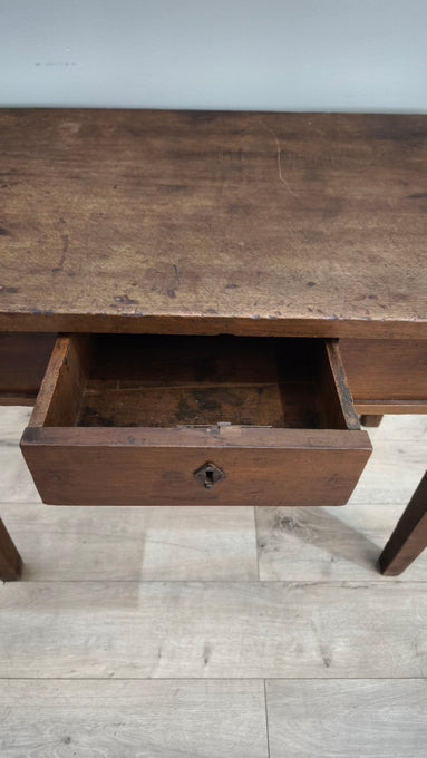 93032 Tavolinetto in legno massello di noce