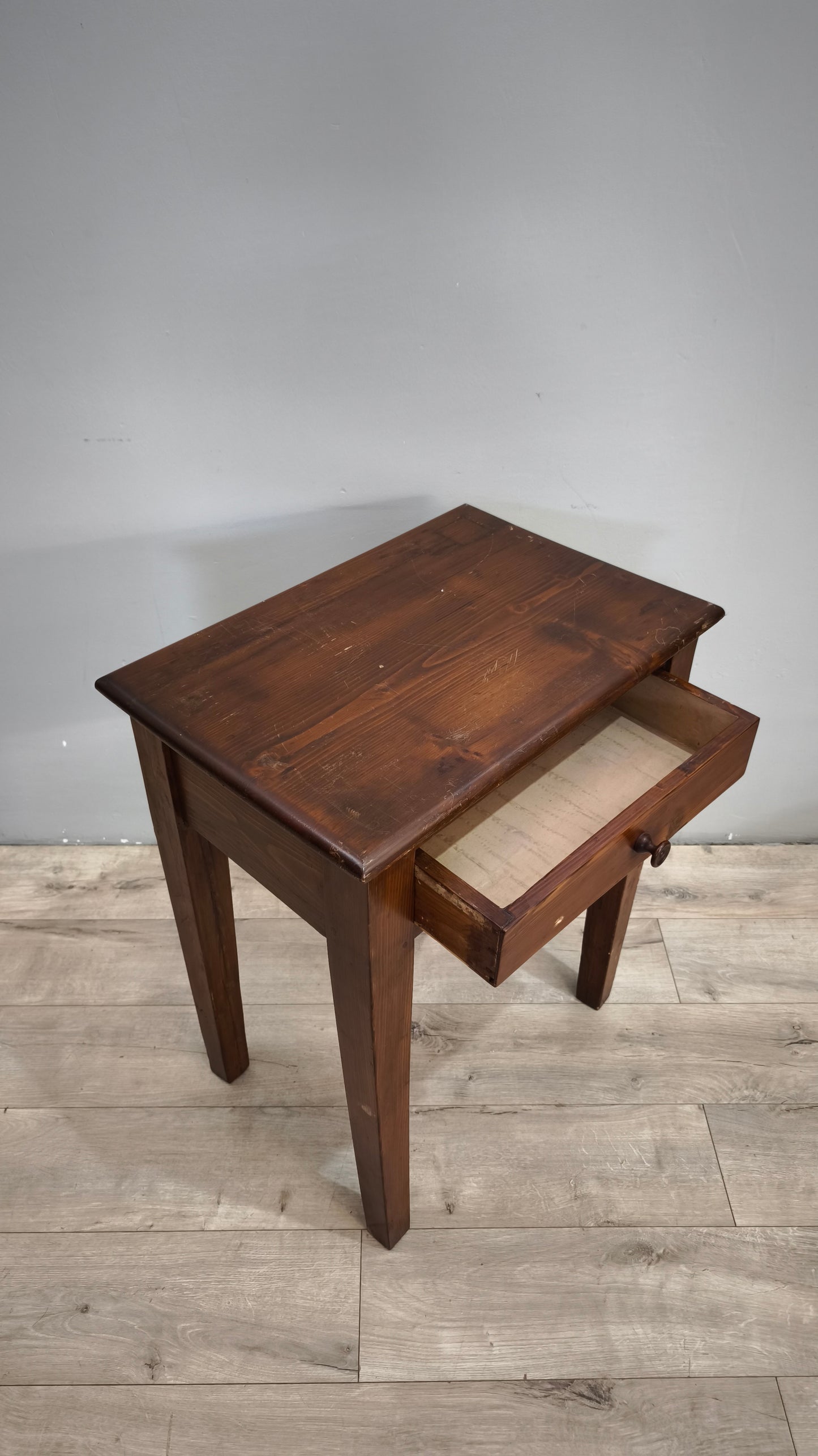 93031 Tavolo d'appoggio con cassetto frontale