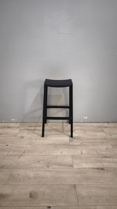 93026 Sgabello in plastica nero marcato PEDRALI mod. DOME