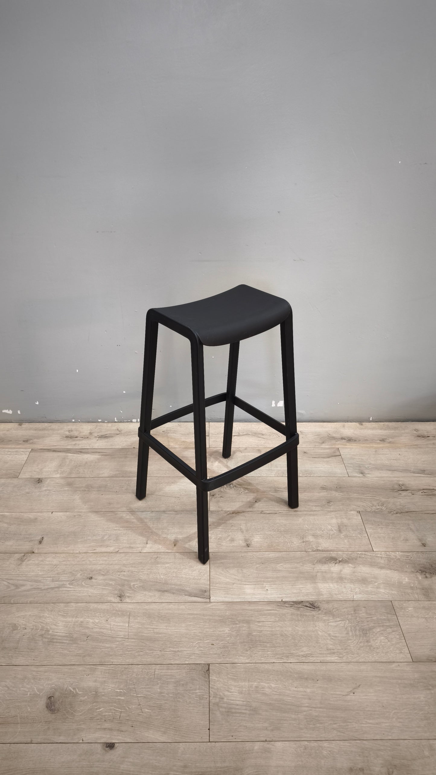 93026 Sgabello in plastica nero marcato PEDRALI mod. DOME