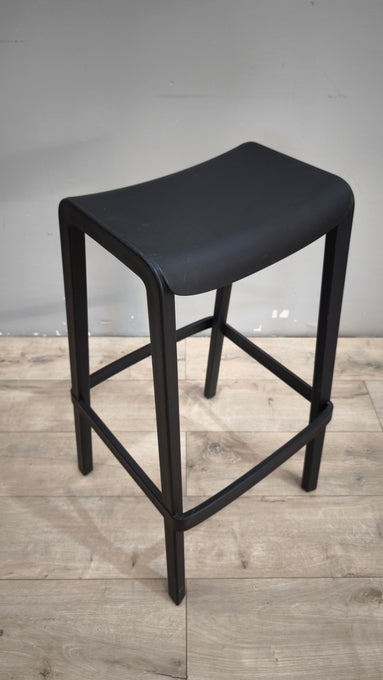 93026 Sgabello in plastica nero marcato PEDRALI mod. DOME