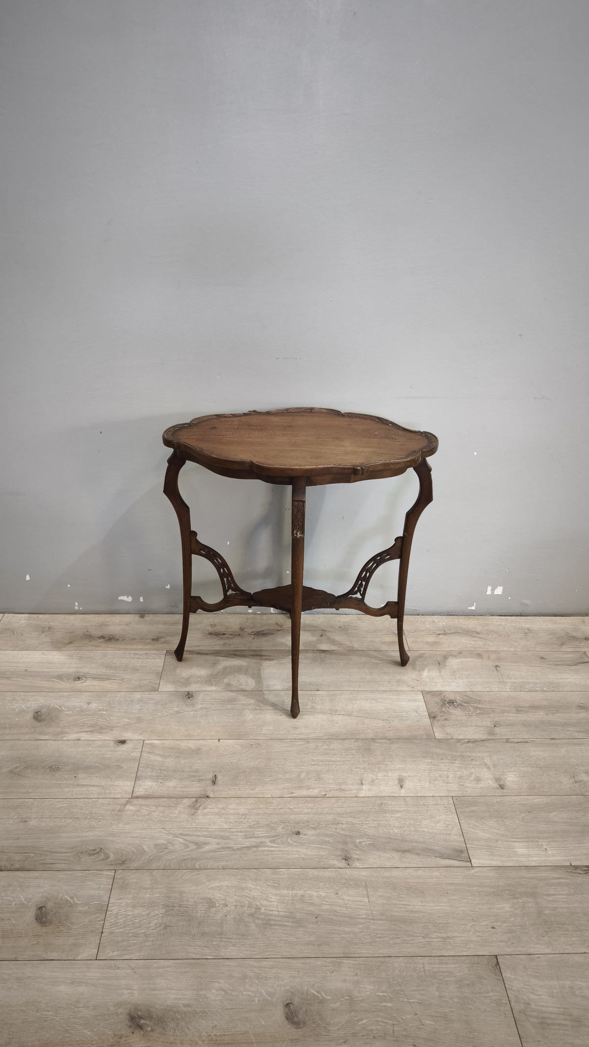 93024 Tavolino in legno stile Liberty