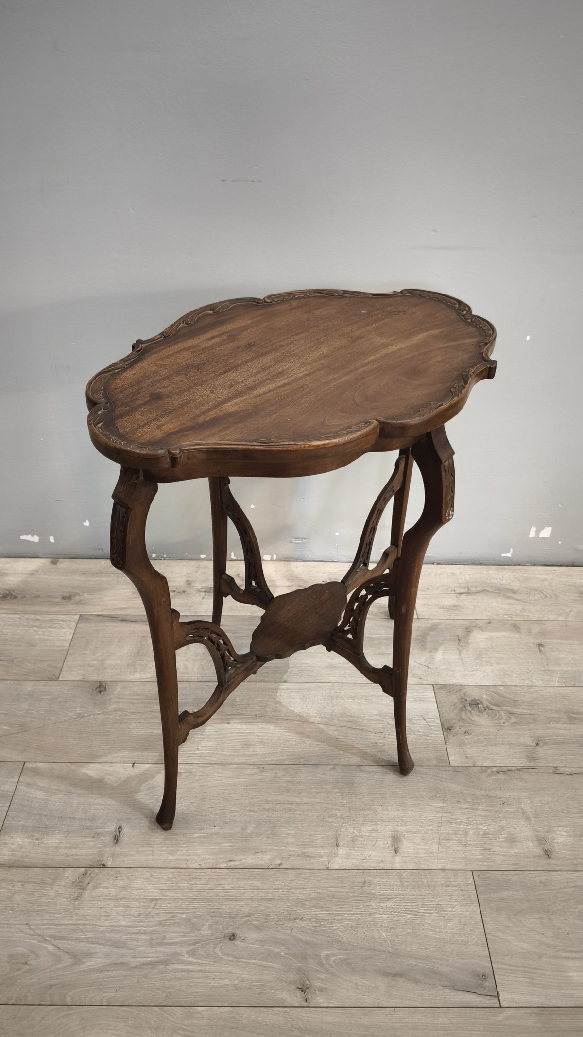 93024 Tavolino in legno stile Liberty