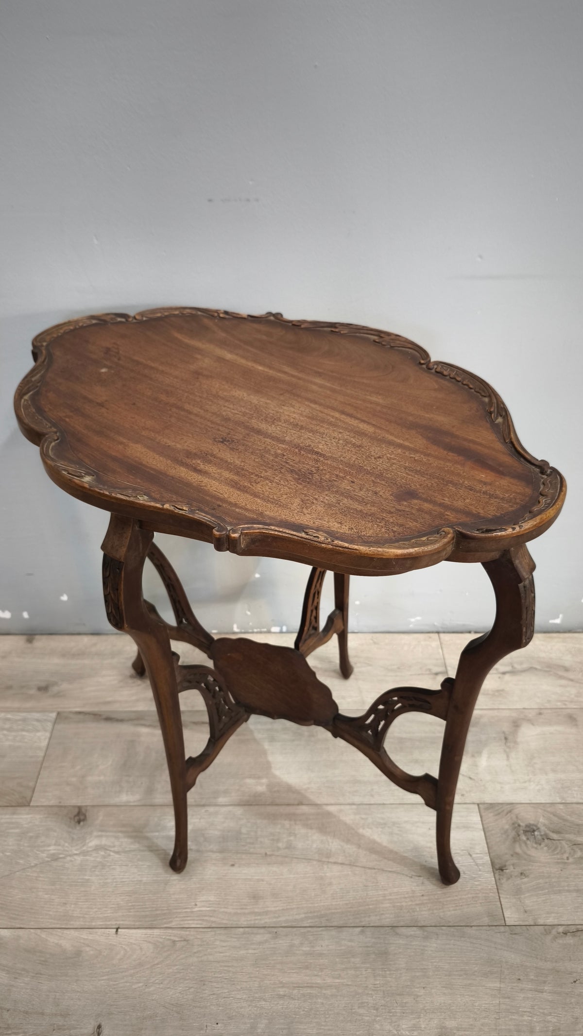 93024 Tavolino in legno stile Liberty