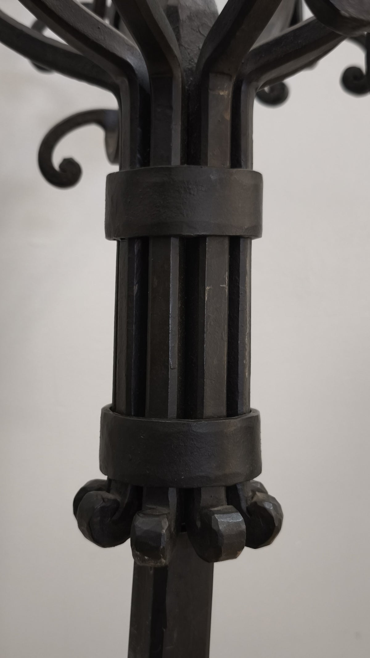 93021 Grande appendiabiti in ferro battuto nero