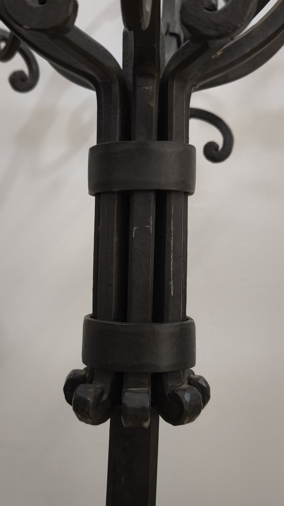 93021 Grande appendiabiti in ferro battuto nero