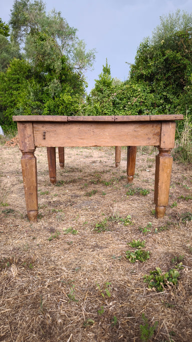 Antico tavolo in legno massello di quercia