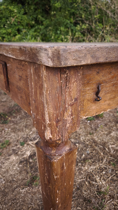 Antico tavolo in legno massello di quercia