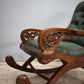 93052 Poltrona a dondolo con struttura in legno e rivestimento in simil pelle verde