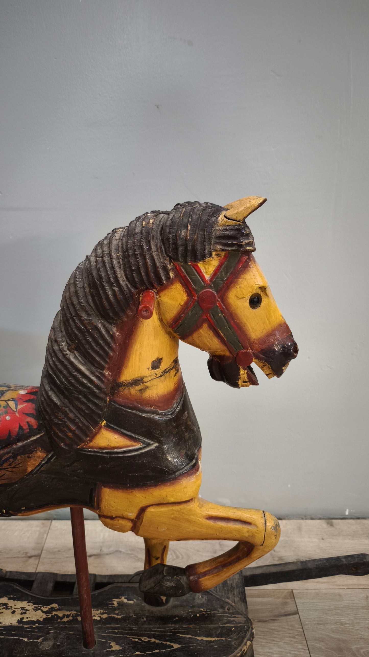 93051 Cavallo a dondolo vintage in legno
