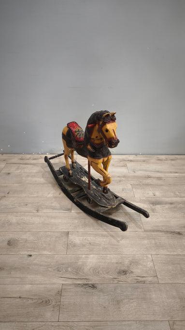 93051 Cavallo a dondolo vintage in legno