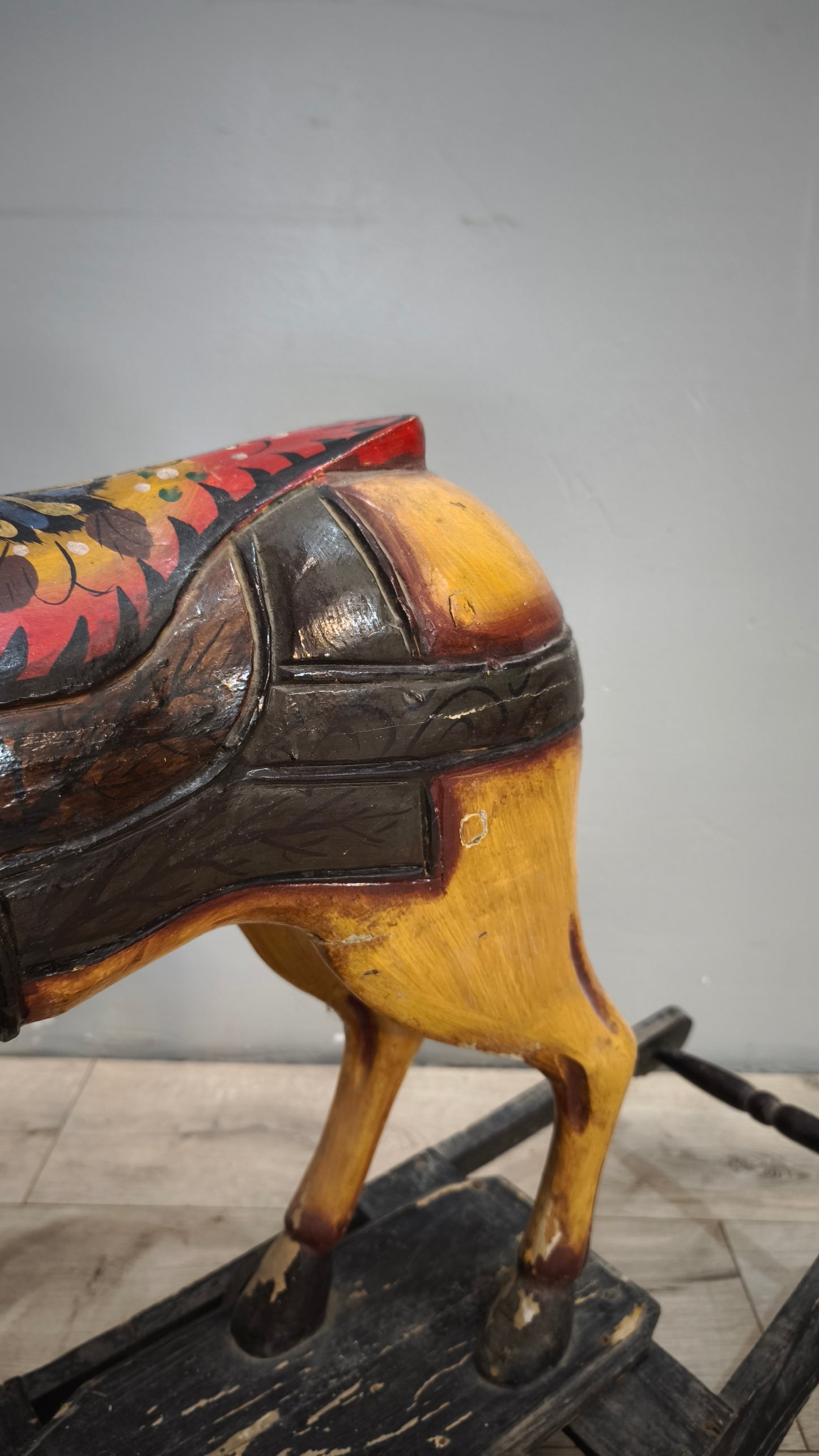 93051 Cavallo a dondolo vintage in legno