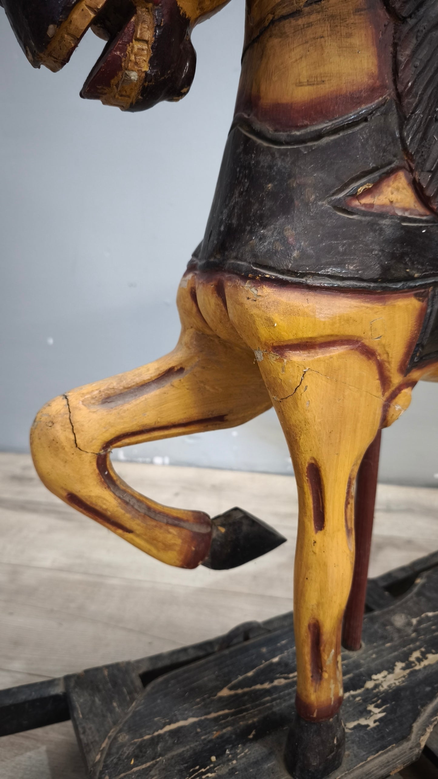 93051 Cavallo a dondolo vintage in legno