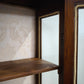 93050 Vetrina due sportelli in legno