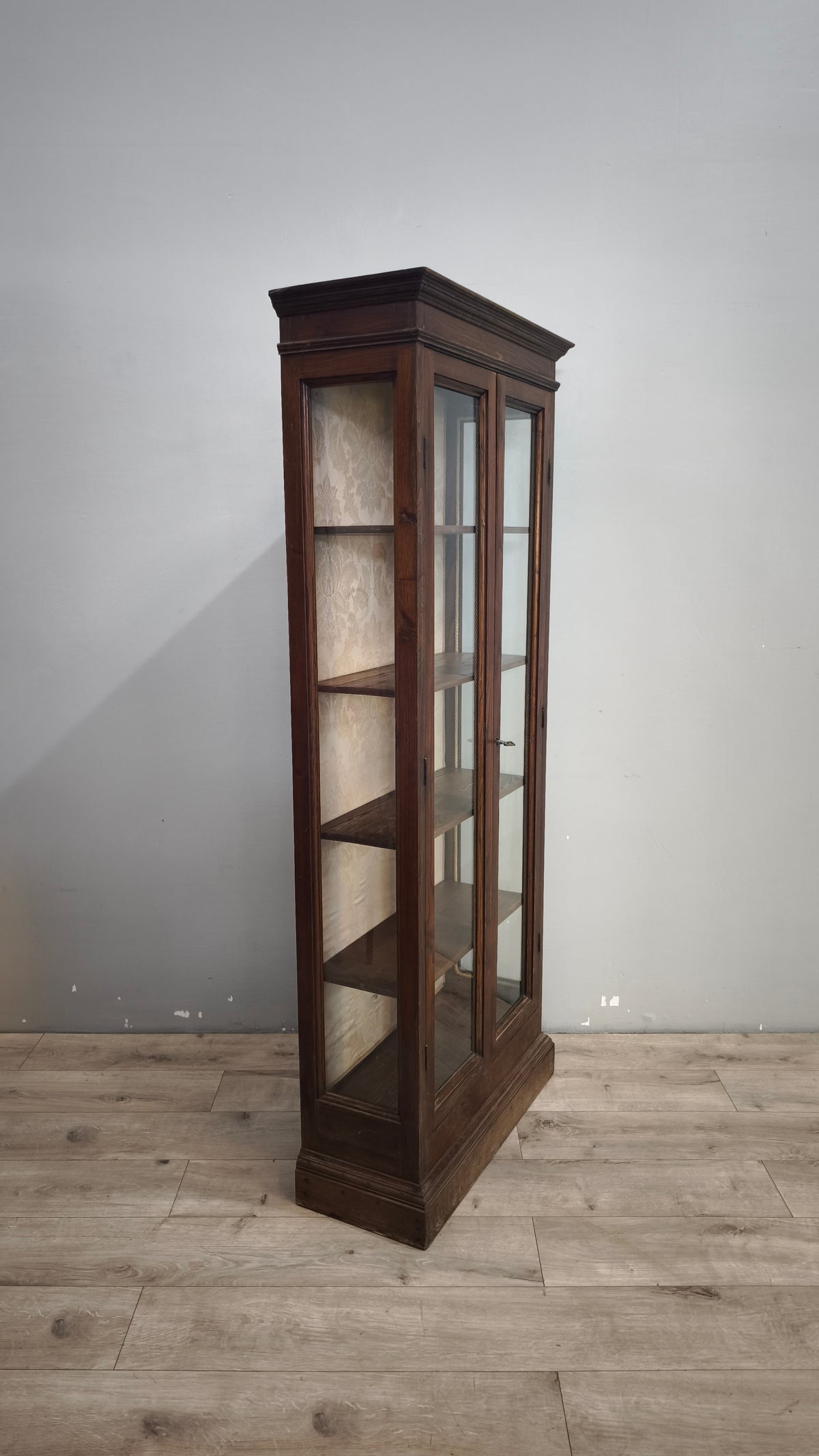 93050 Vetrina due sportelli in legno