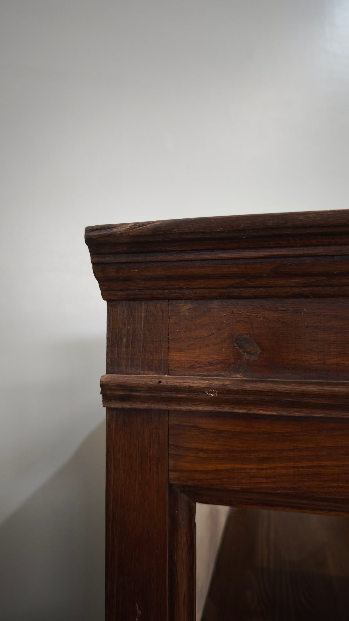 93050 Vetrina due sportelli in legno