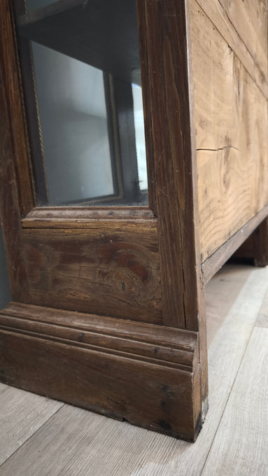 93050 Vetrina due sportelli in legno