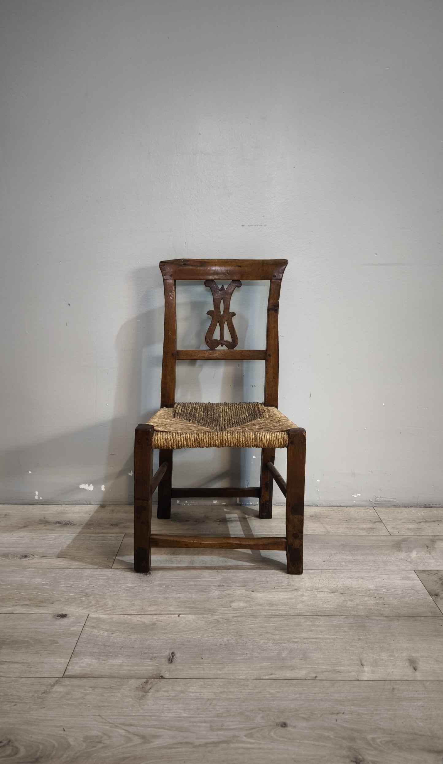 93107 Sedia singola in legno e seduta in paglia
