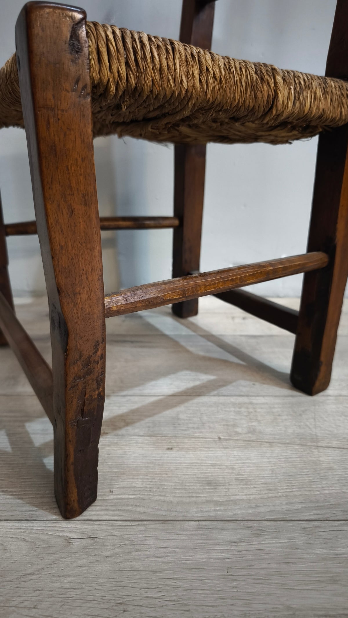 93107 Sedia singola in legno e seduta in paglia