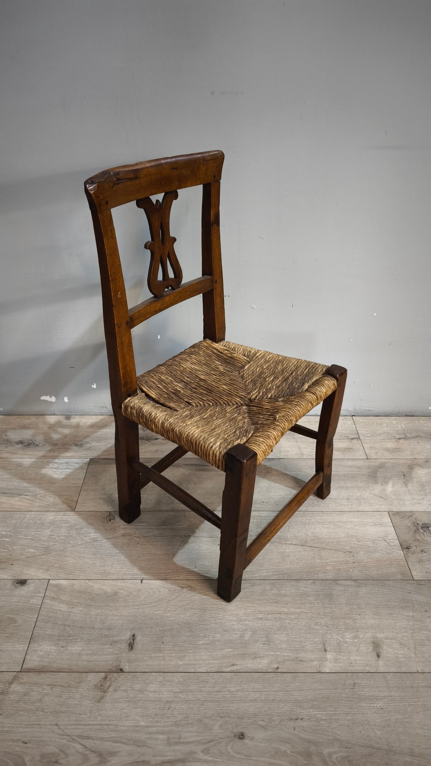 93107 Sedia singola in legno e seduta in paglia