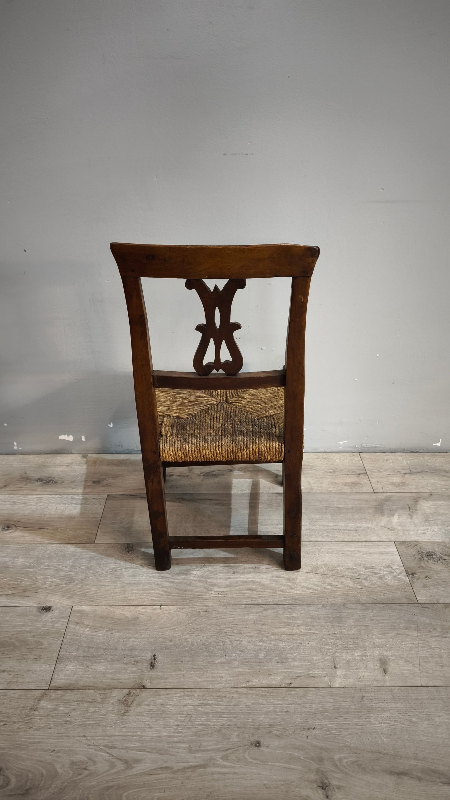 93107 Sedia singola in legno e seduta in paglia