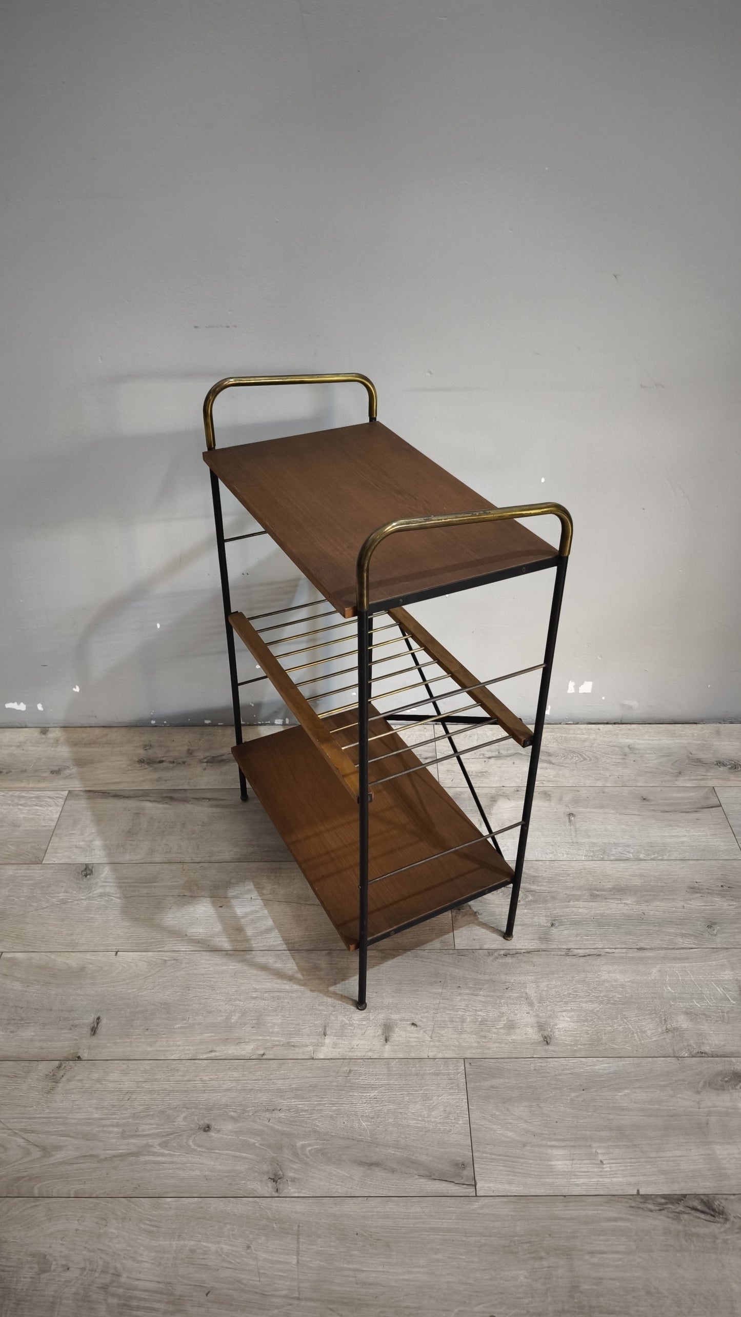 93106 Piccola libreria stile nordico in metallo e formica anni '60