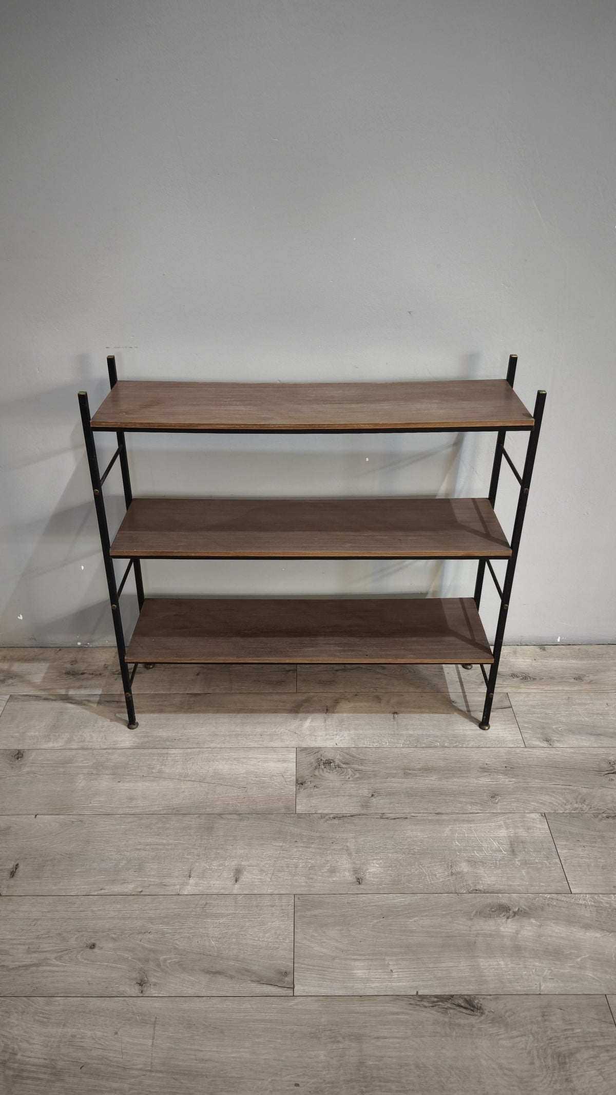 93105 Libreria stile nordico tre ripiani in metallo e formica