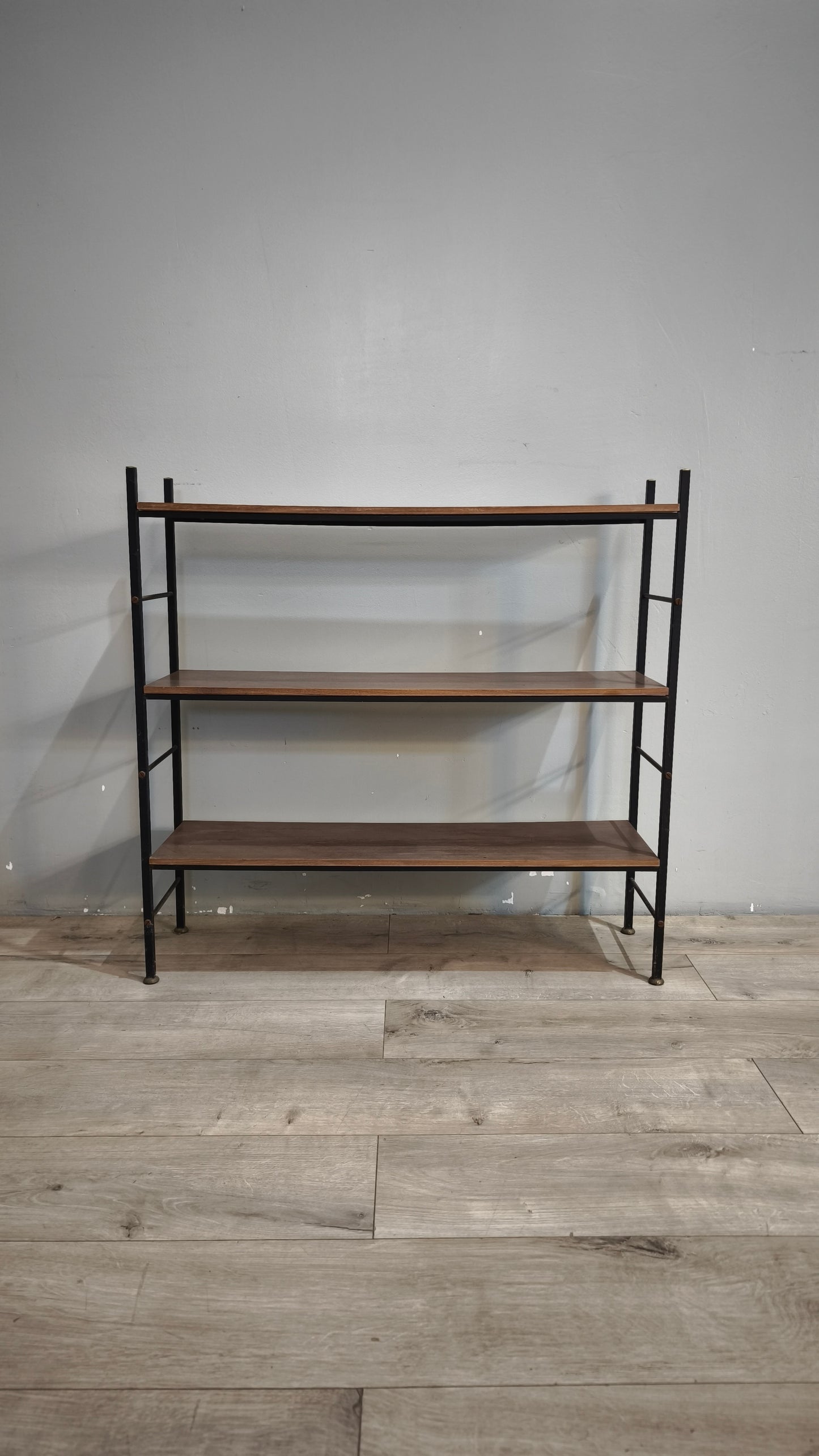 93105 Libreria stile nordico tre ripiani in metallo e formica