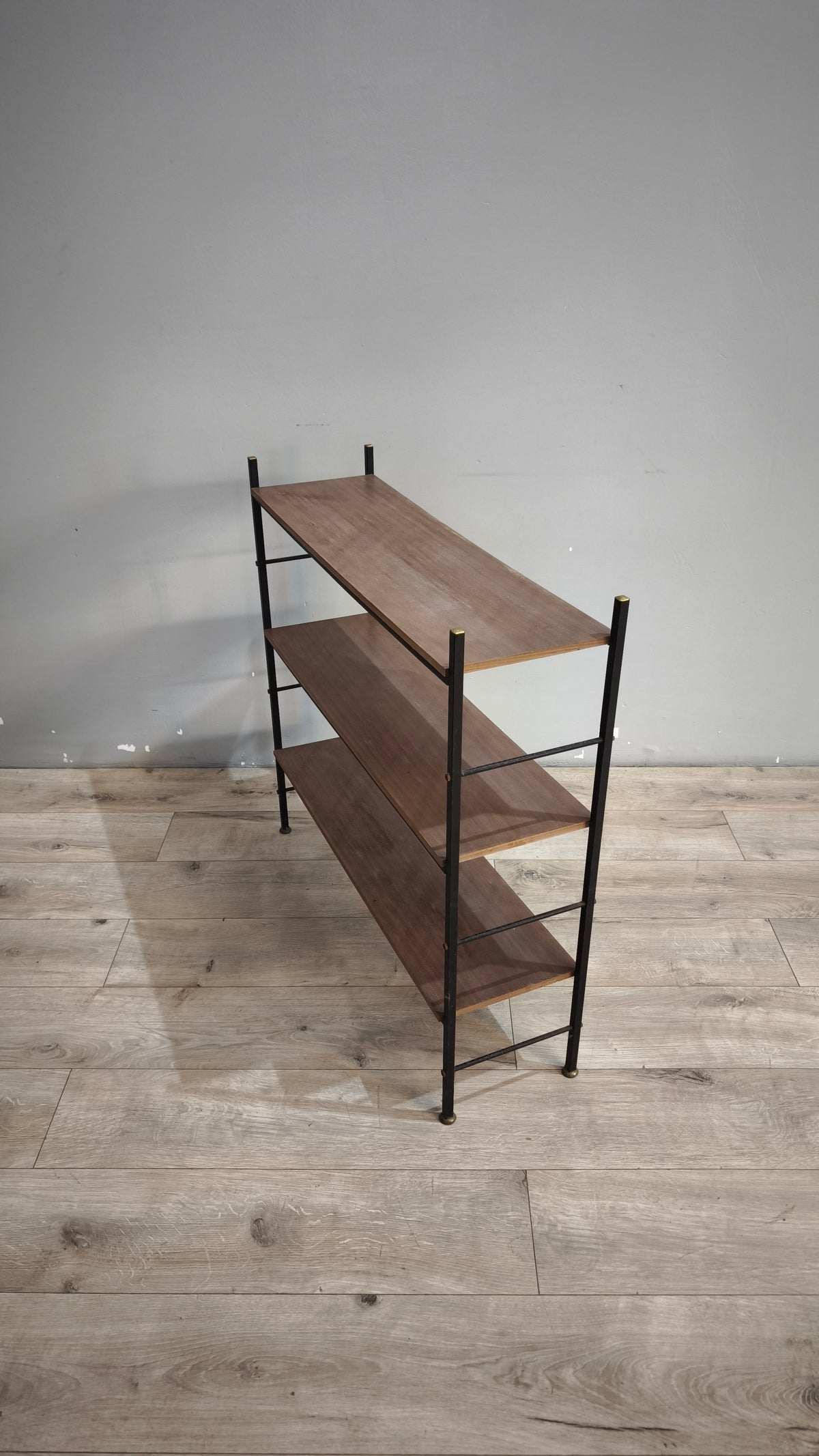 93105 Libreria stile nordico tre ripiani in metallo e formica