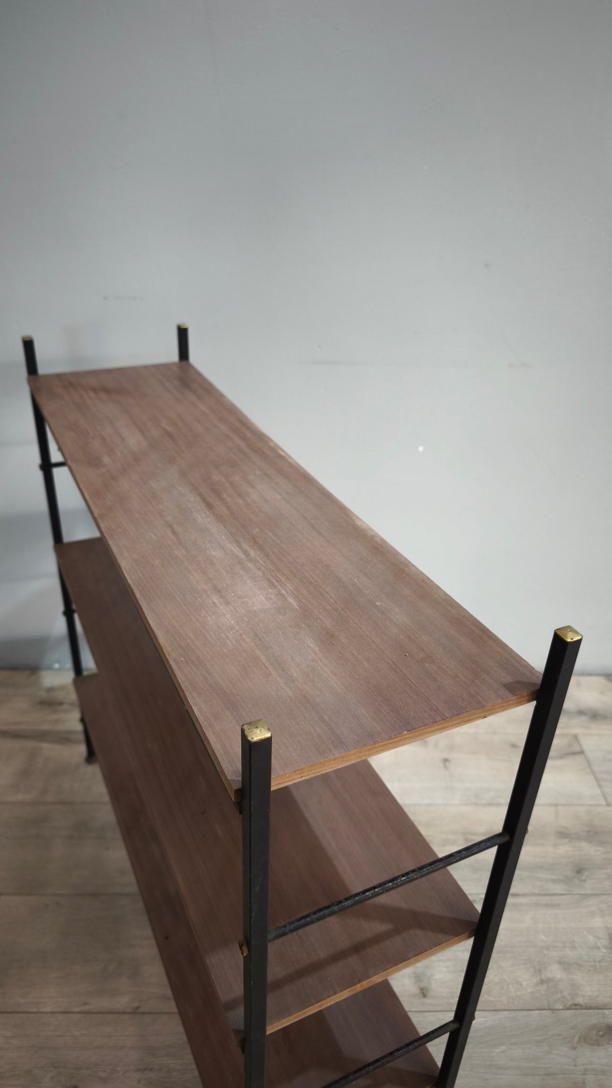 93105 Libreria stile nordico tre ripiani in metallo e formica