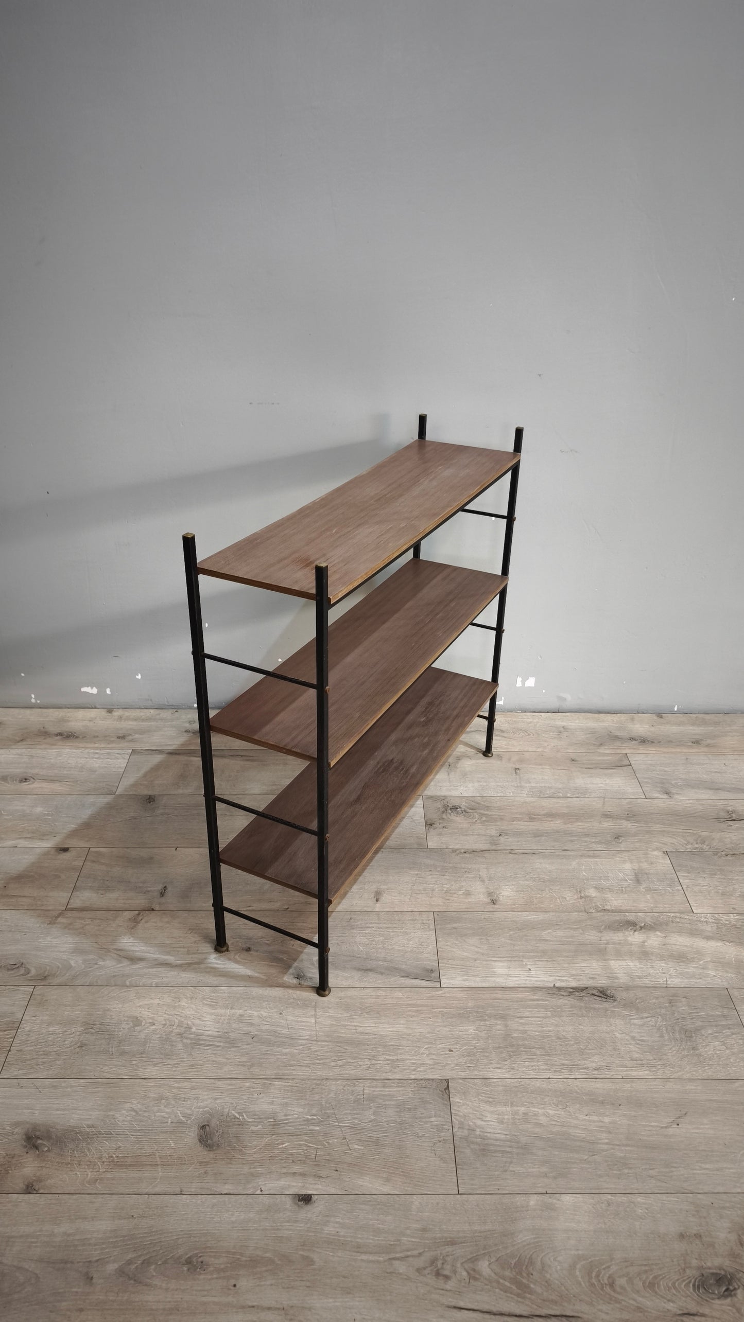 93105 Libreria stile nordico tre ripiani in metallo e formica