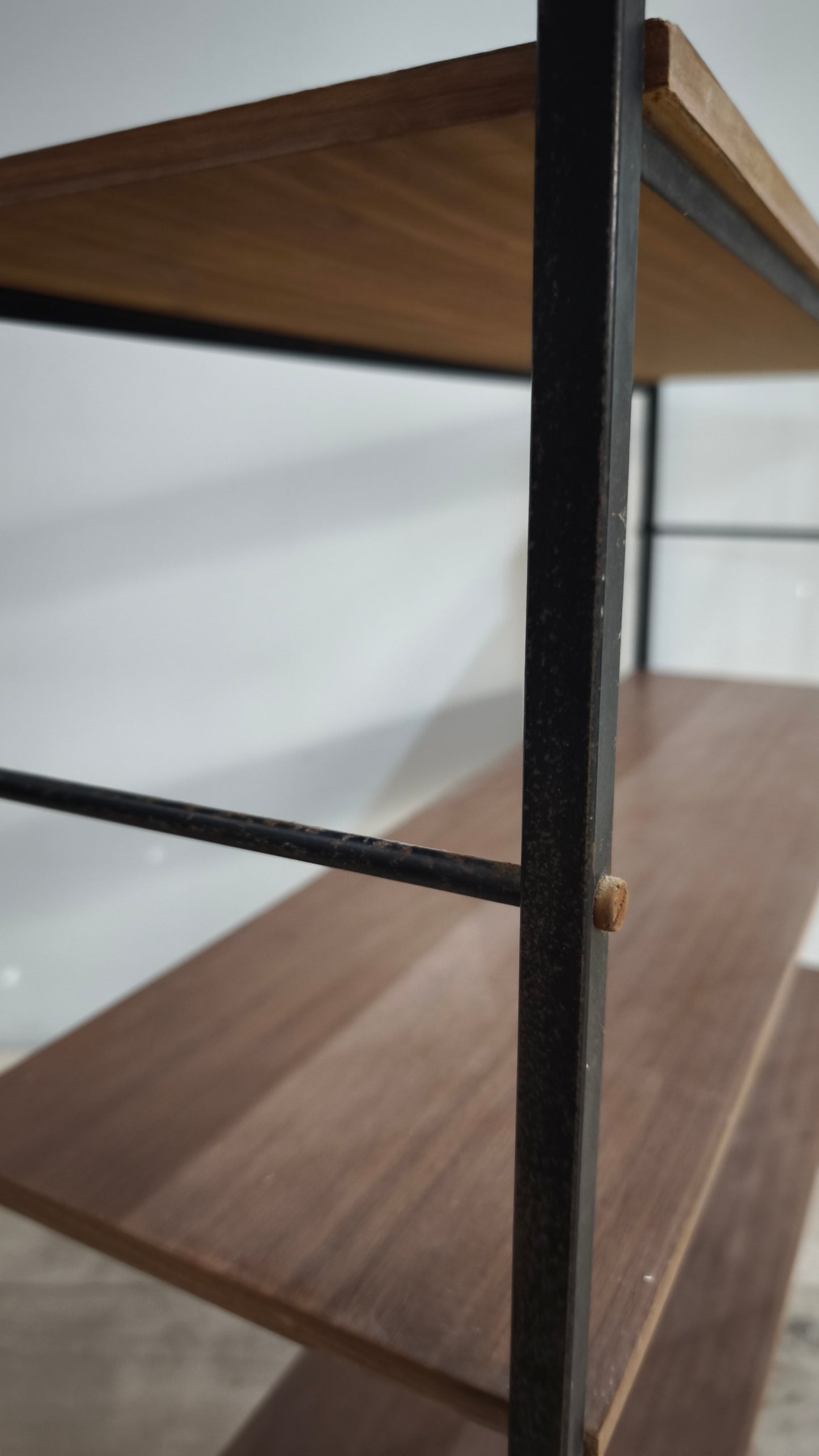93105 Libreria stile nordico tre ripiani in metallo e formica