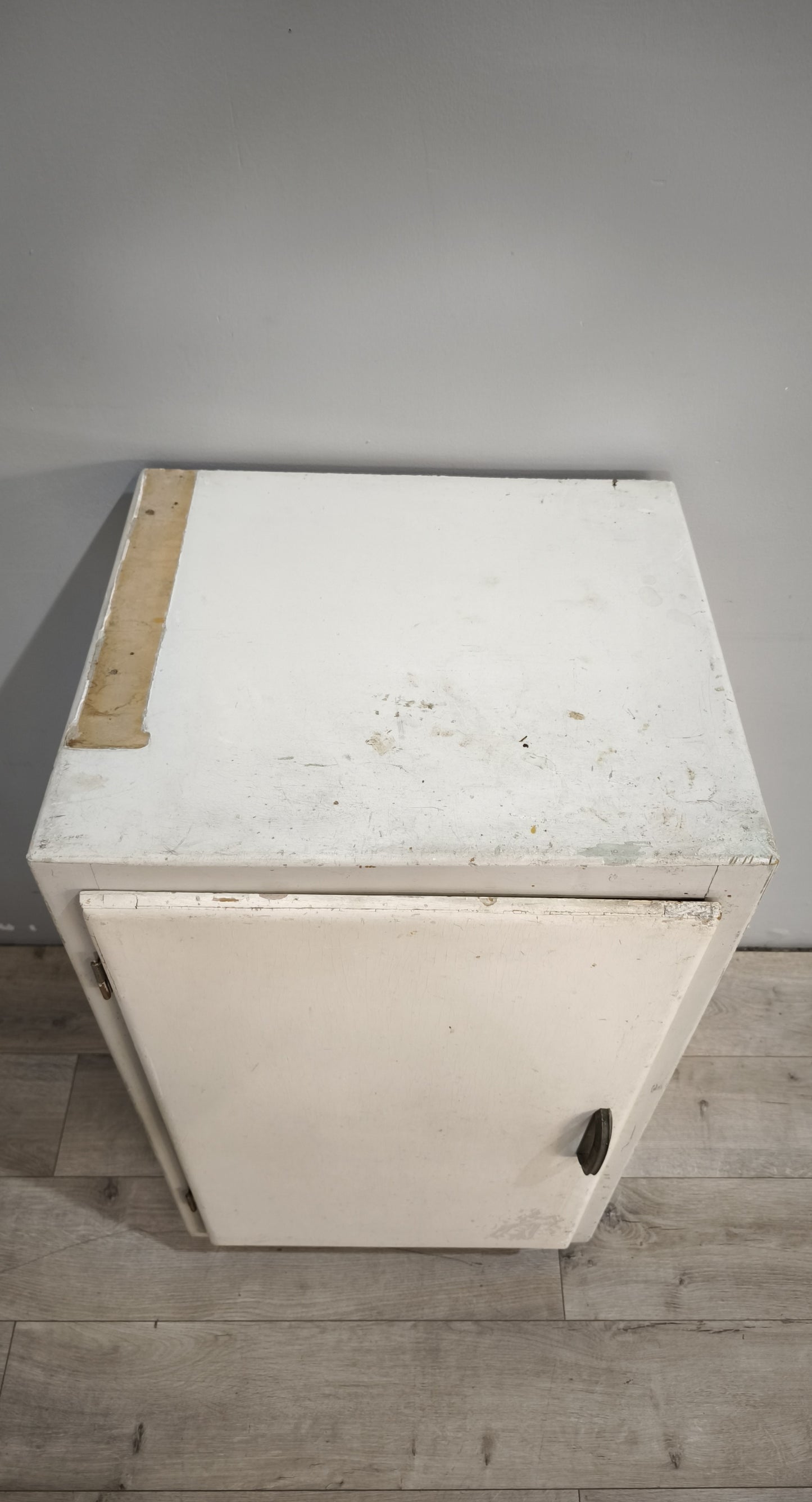 93108 Credenzina anni '50 dipinta bianca