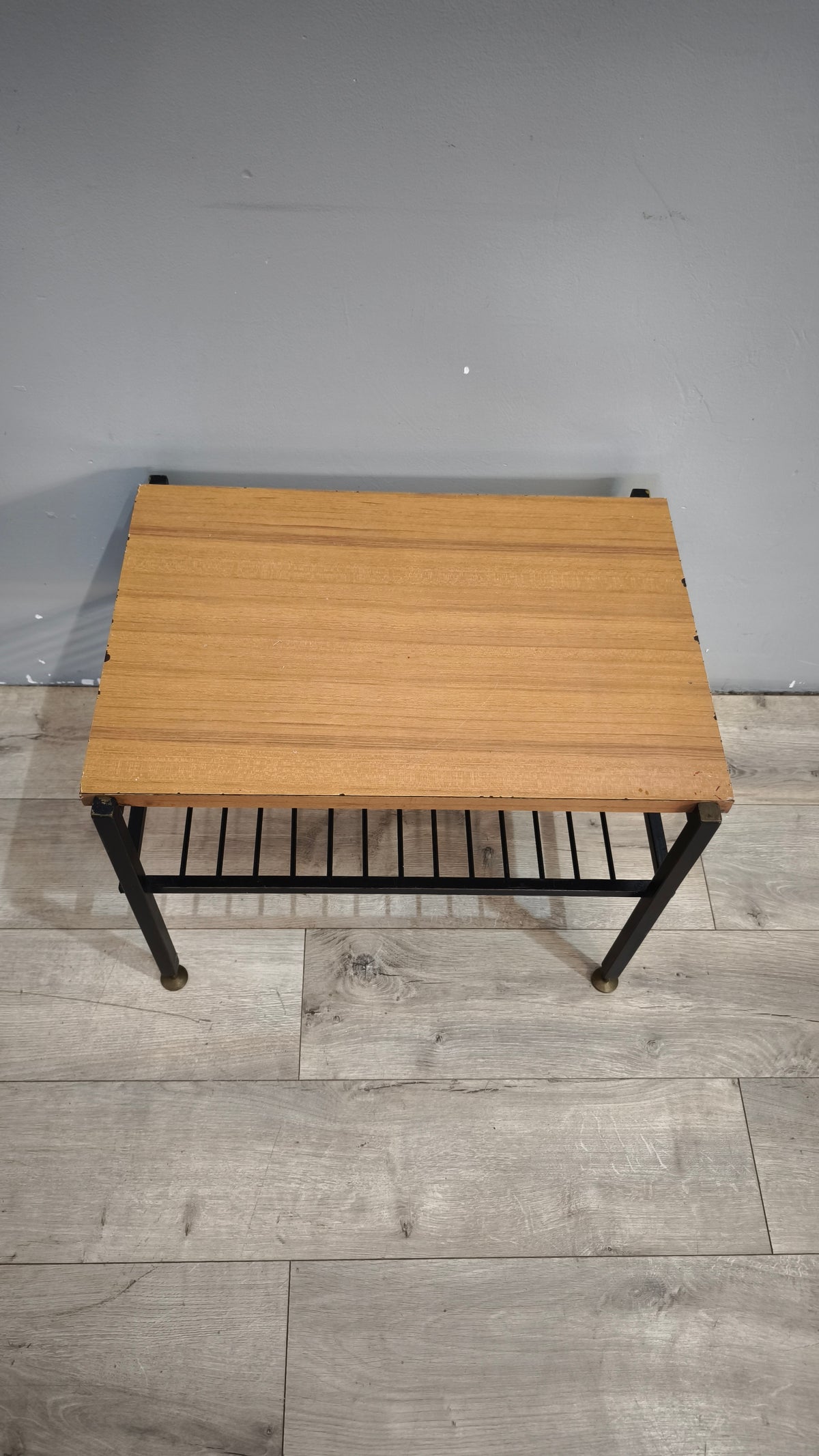 93104 Tavolino da salotto anni '60 con base in ferro