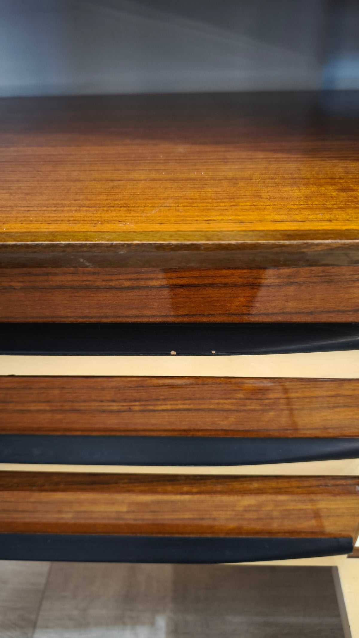 93123 Credenza anni '60 con libreria sfalzata