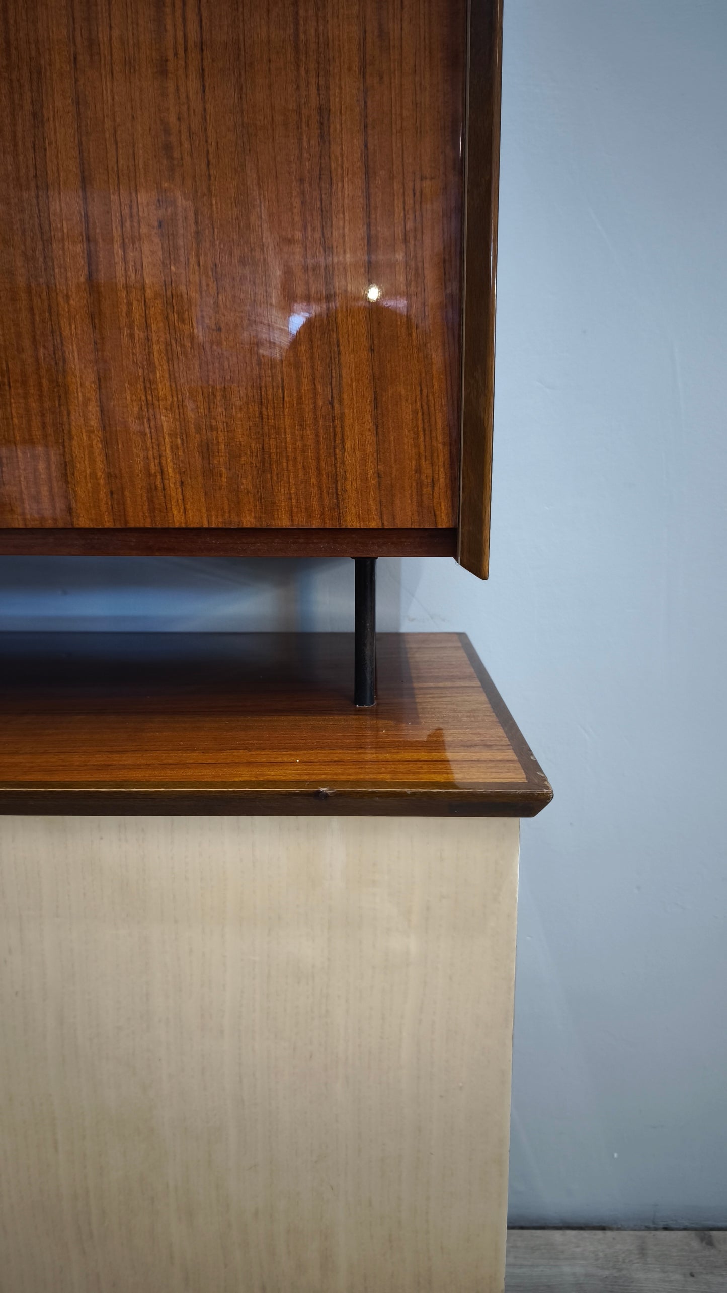 93123 Credenza anni '60 con libreria sfalzata