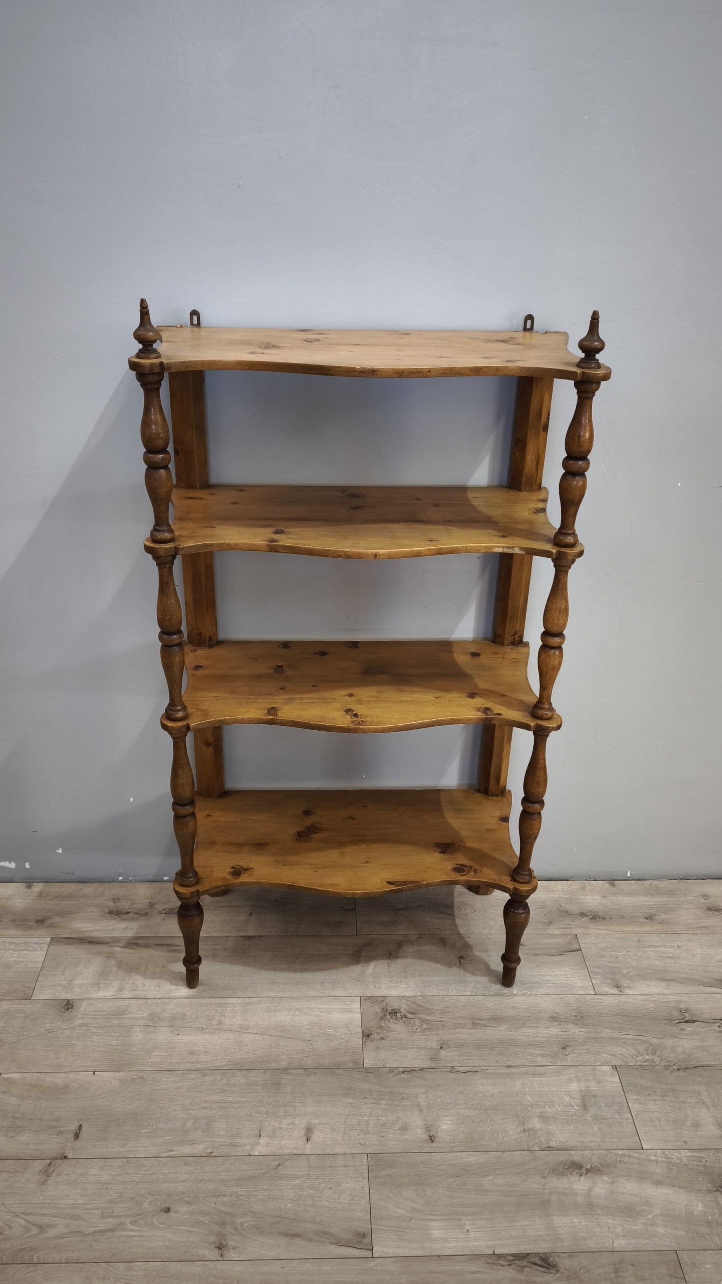 93124 Étagère in legno massello con quattro ripiani