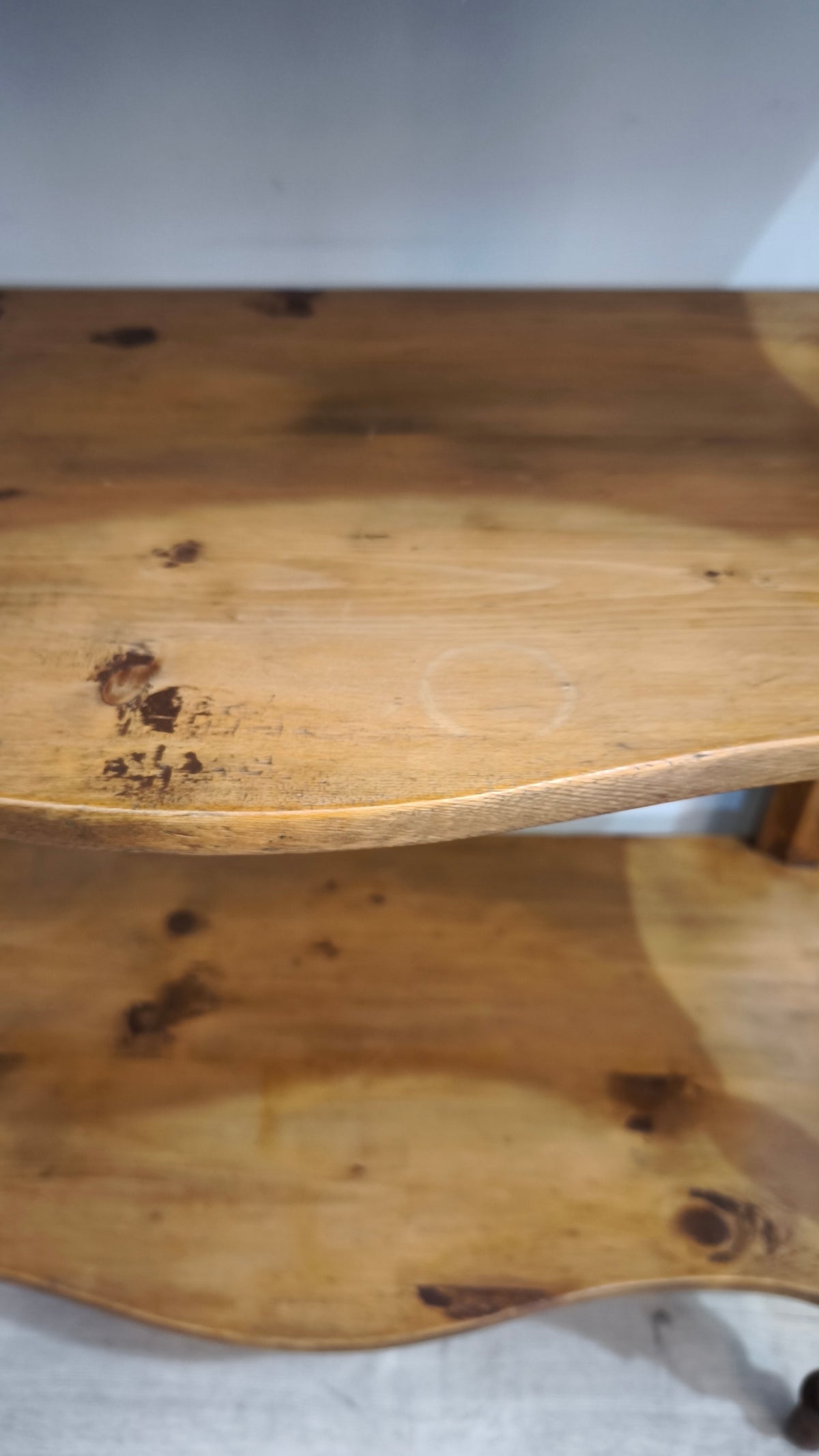 93124 Étagère in legno massello con quattro ripiani