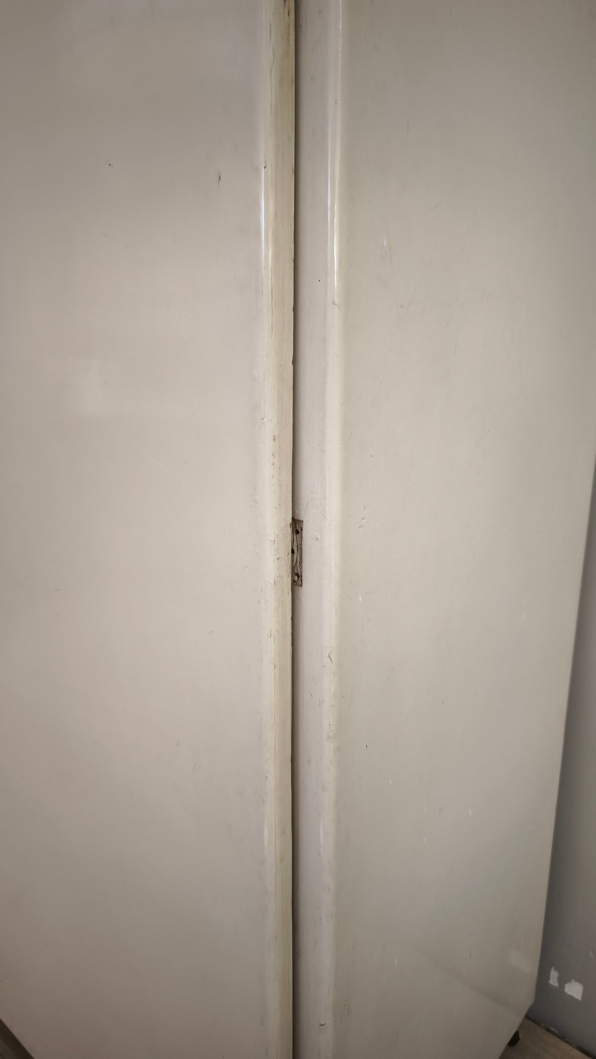 93128 Credenza anni '50 dipinta bianca con uno sportello