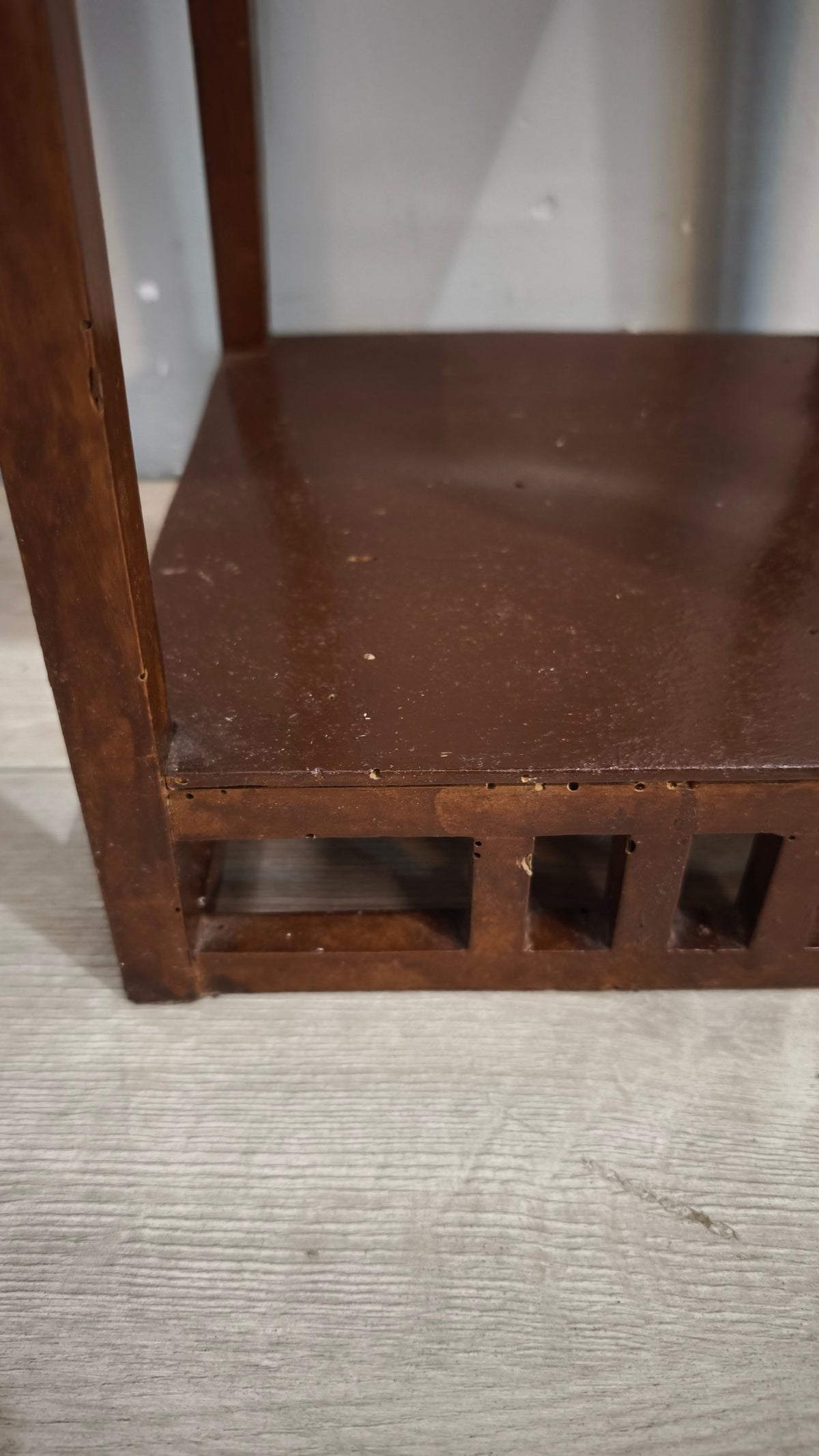 93140 Alzata in legno con tre ripiani