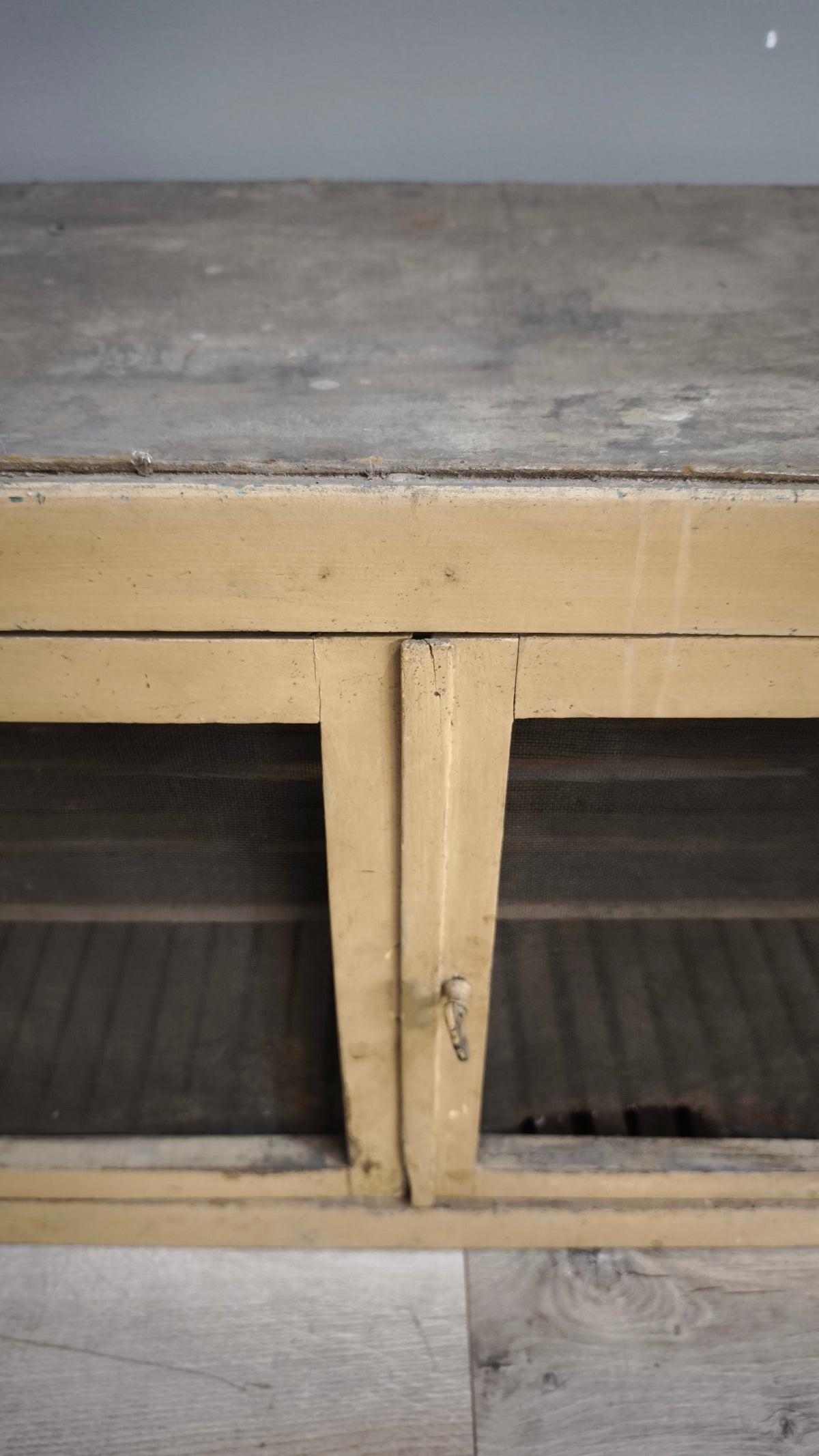 93137 Pensile formaggera in legno