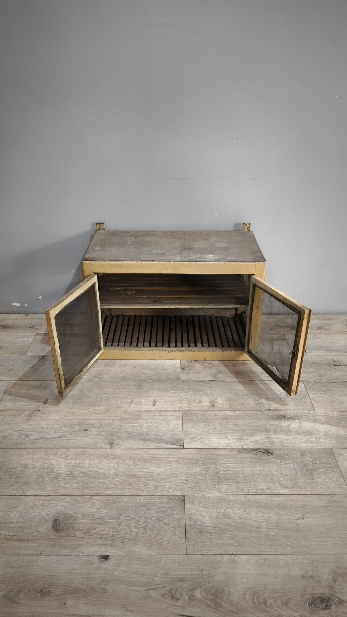 93137 Pensile formaggera in legno