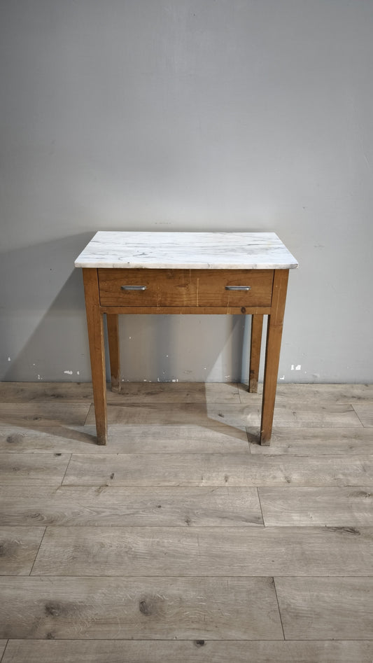 93155 Tavolo in legno con cassetto e piano in marmo