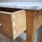 93155 Tavolo in legno con cassetto e piano in marmo