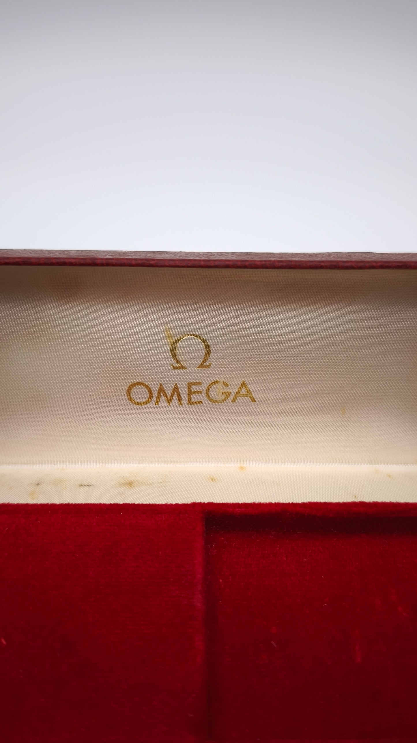 255 Scatola Omega vintage rossa, anni '60