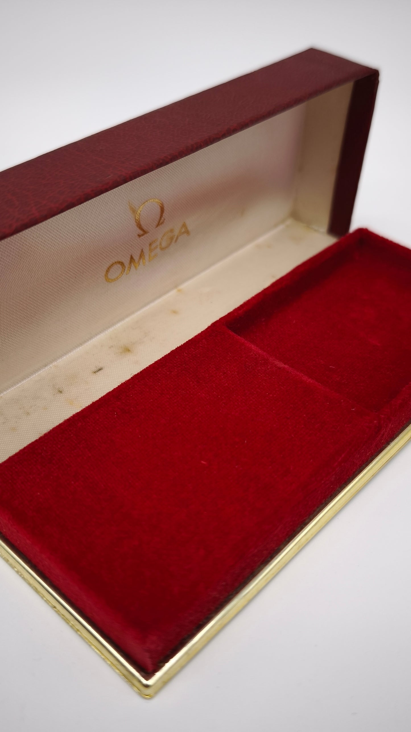 255 Scatola Omega vintage rossa, anni '60