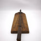 92956 Antico taglia pane in legno e ferro